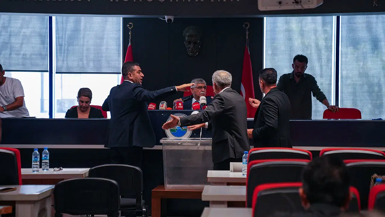 YENİ Parti’den Menderes açıklaması: İstifa eden 2 ismin biri CHP üyesi